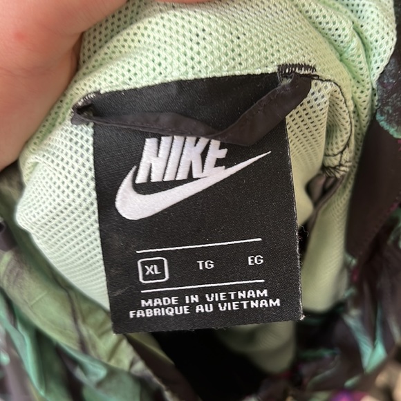 Nike raincoat - Picture 2 of 2